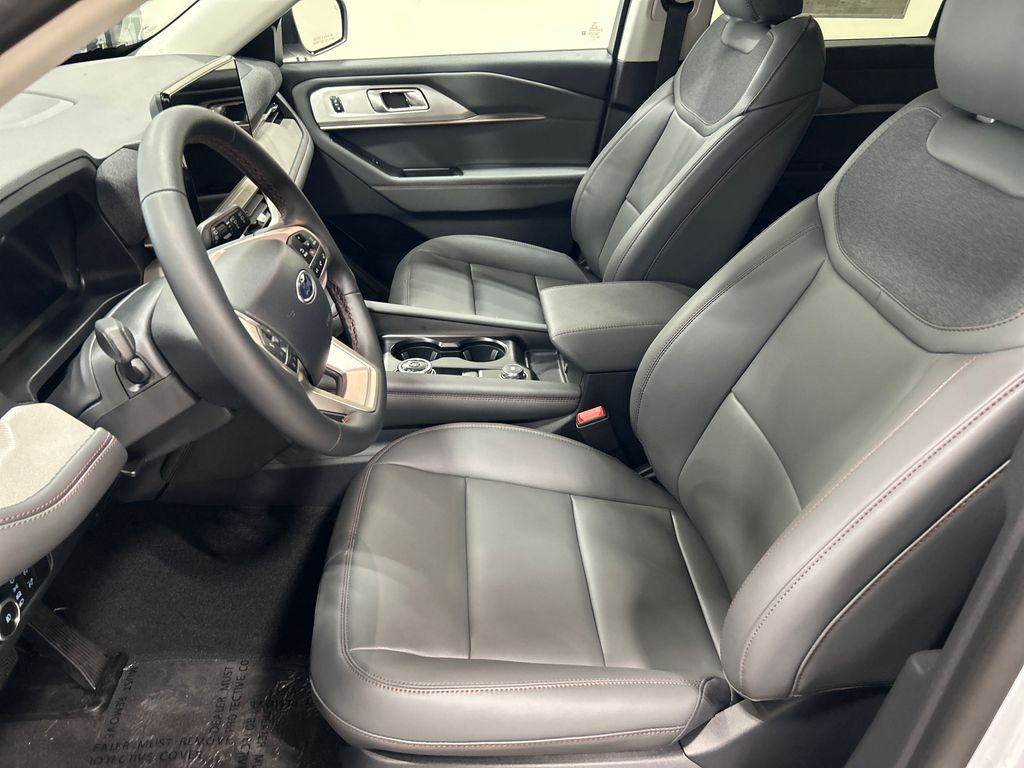new 2025 Ford Explorer car, priced at $45,826