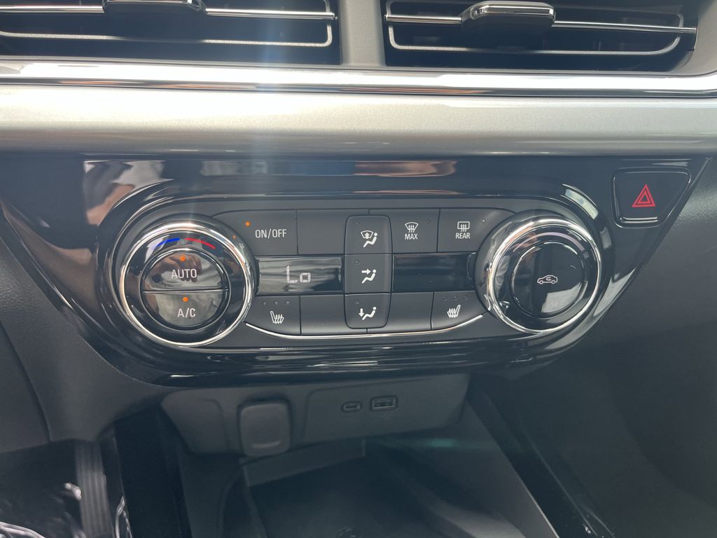 new 2025 Chevrolet Trax car, priced at $24,825