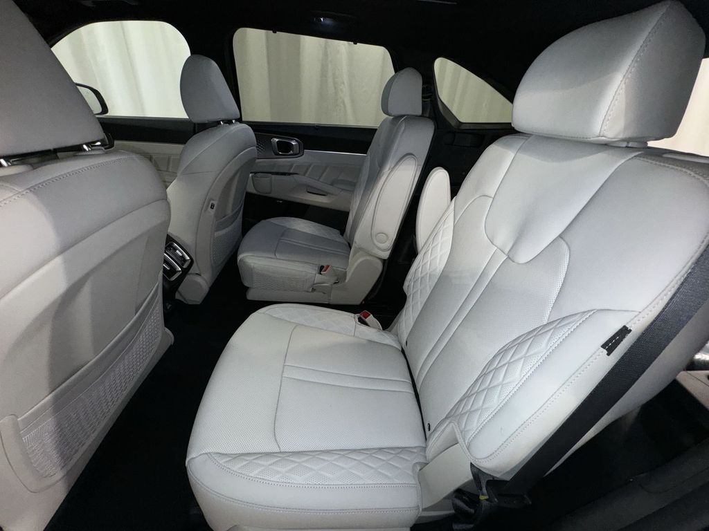 new 2025 Kia Sorento Hybrid car, priced at $47,682