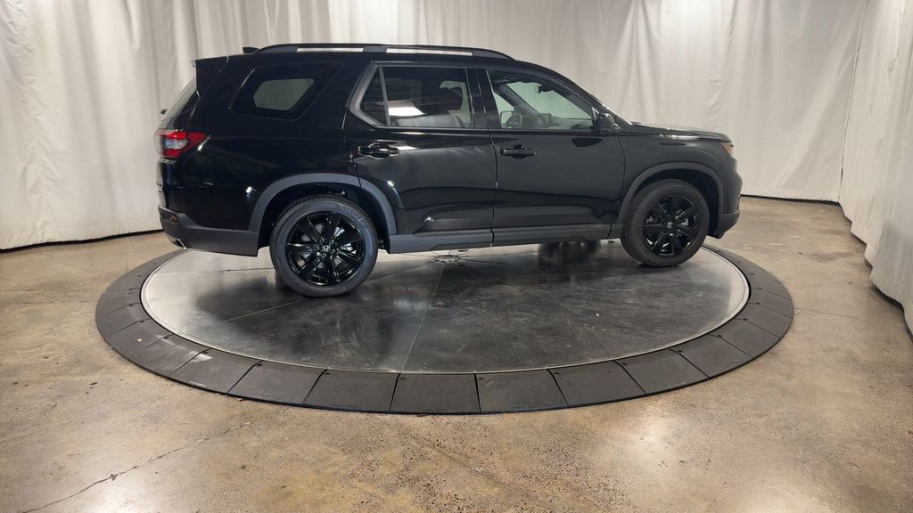 new 2025 Honda Pilot car, priced at $56,075