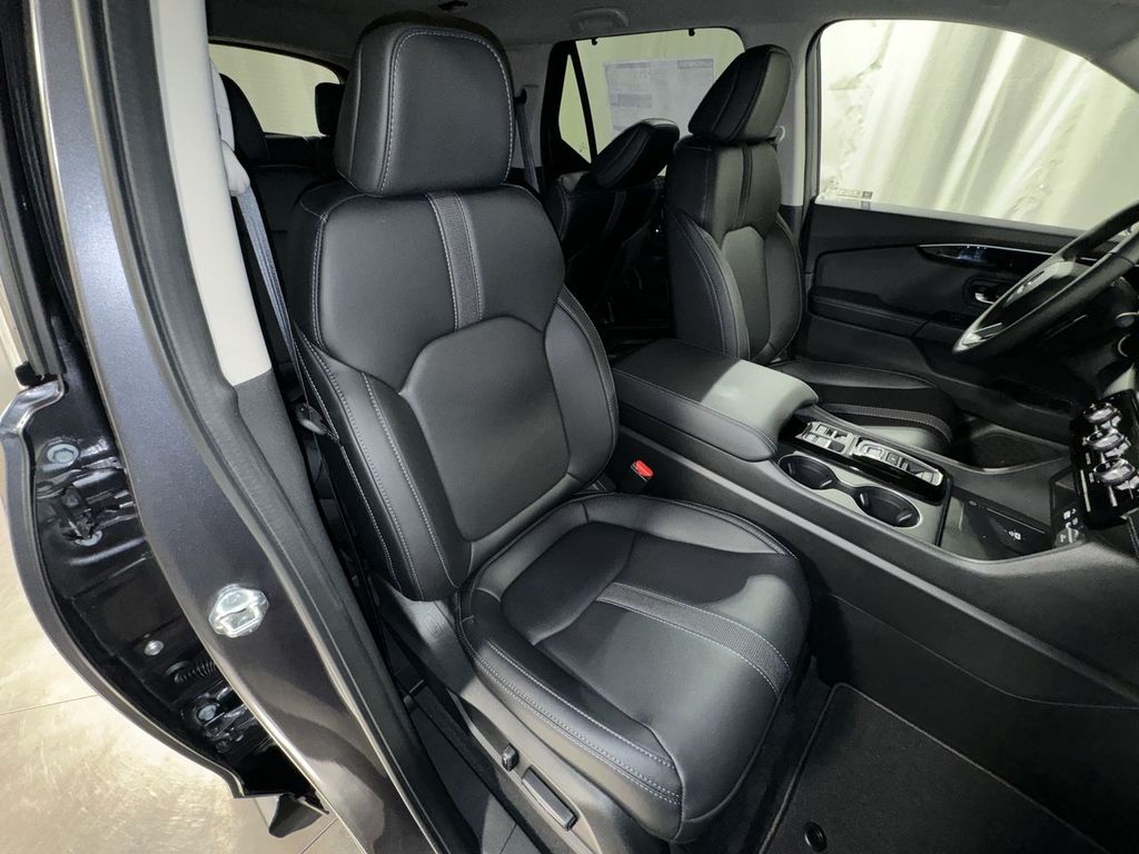 new 2025 Honda Pilot car, priced at $47,050