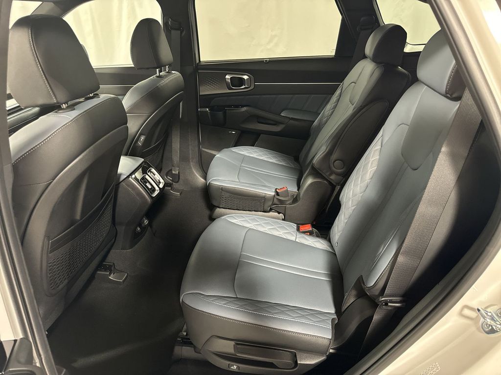 new 2025 Kia Sorento Hybrid car, priced at $48,456