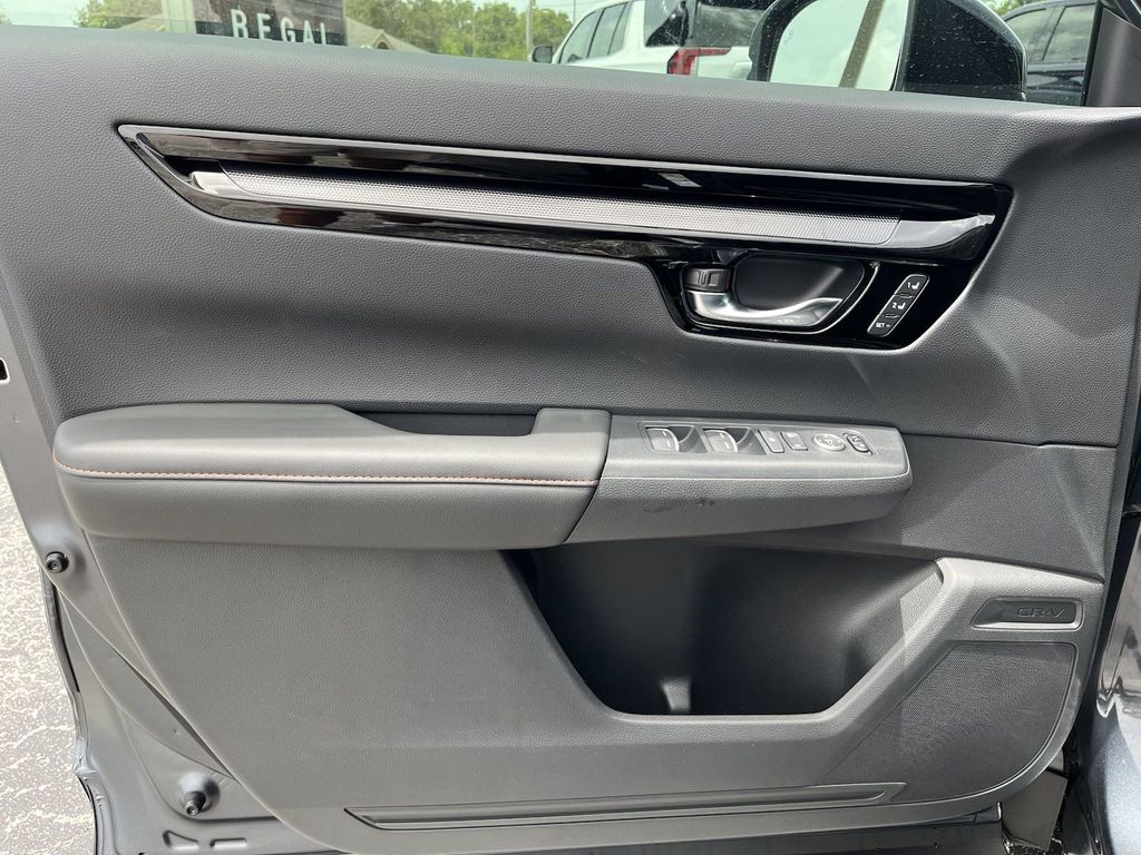 new 2025 Honda CR-V Hybrid car, priced at $40,795