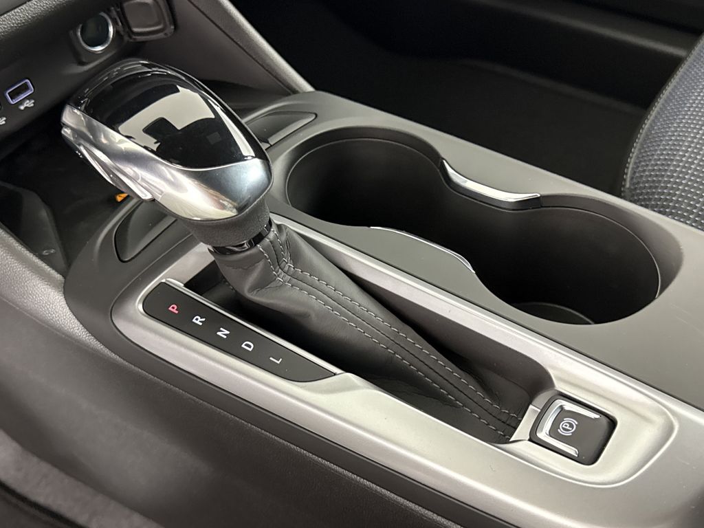 new 2025 Buick Envista car, priced at $27,375