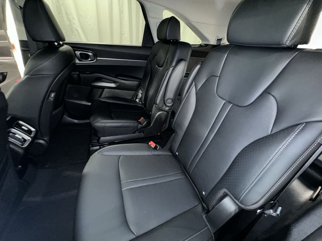 new 2025 Kia Sorento Hybrid car, priced at $42,088