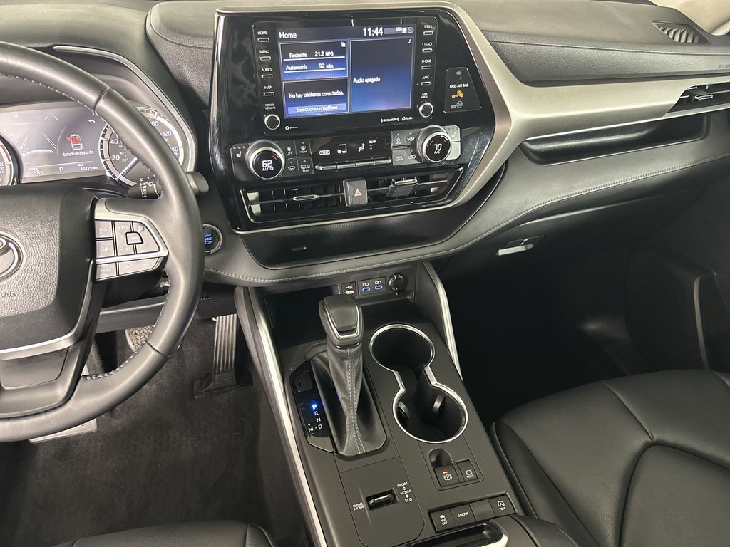used 2022 Toyota Highlander car, priced at $34,711