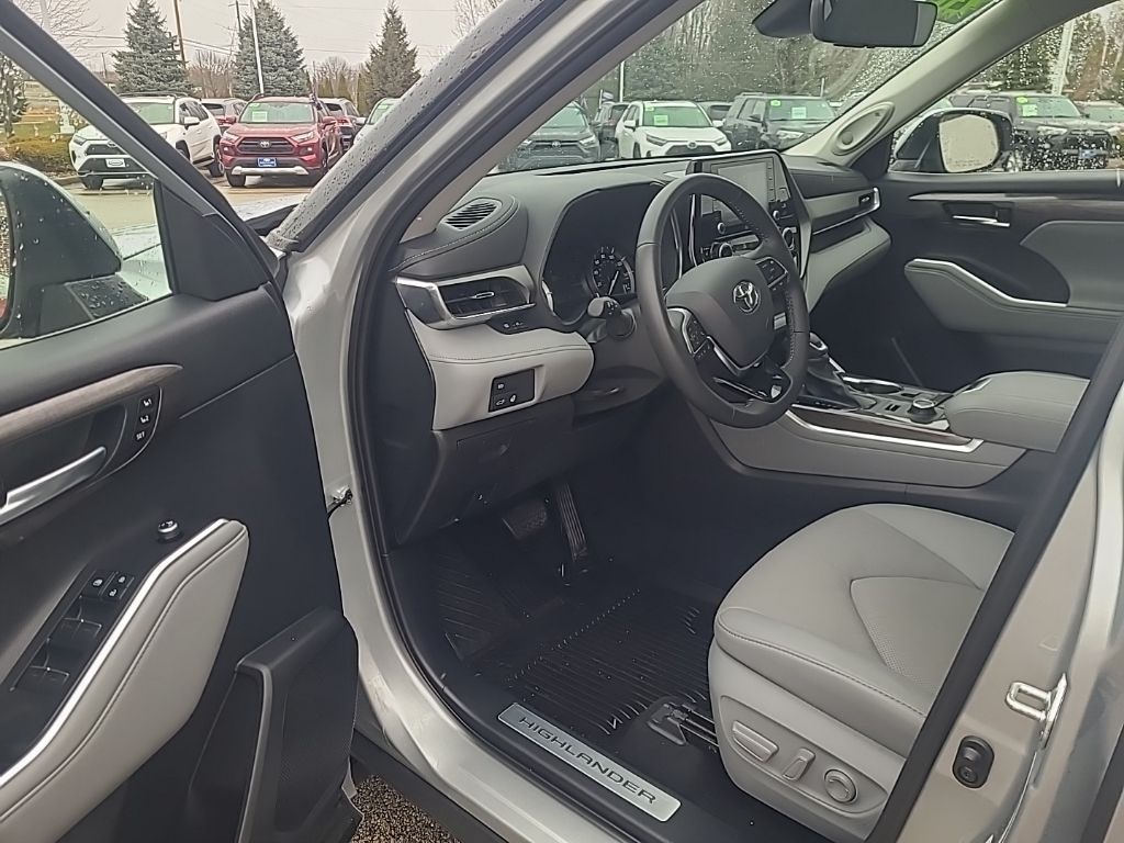 used 2021 Toyota Highlander car, priced at $41,209