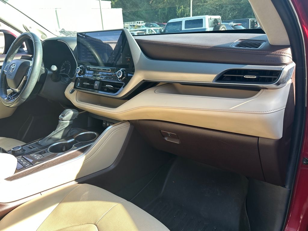 used 2021 Toyota Highlander car, priced at $35,300