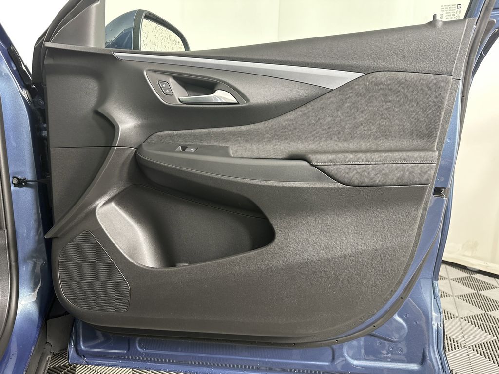 new 2025 Buick Envista car, priced at $27,375