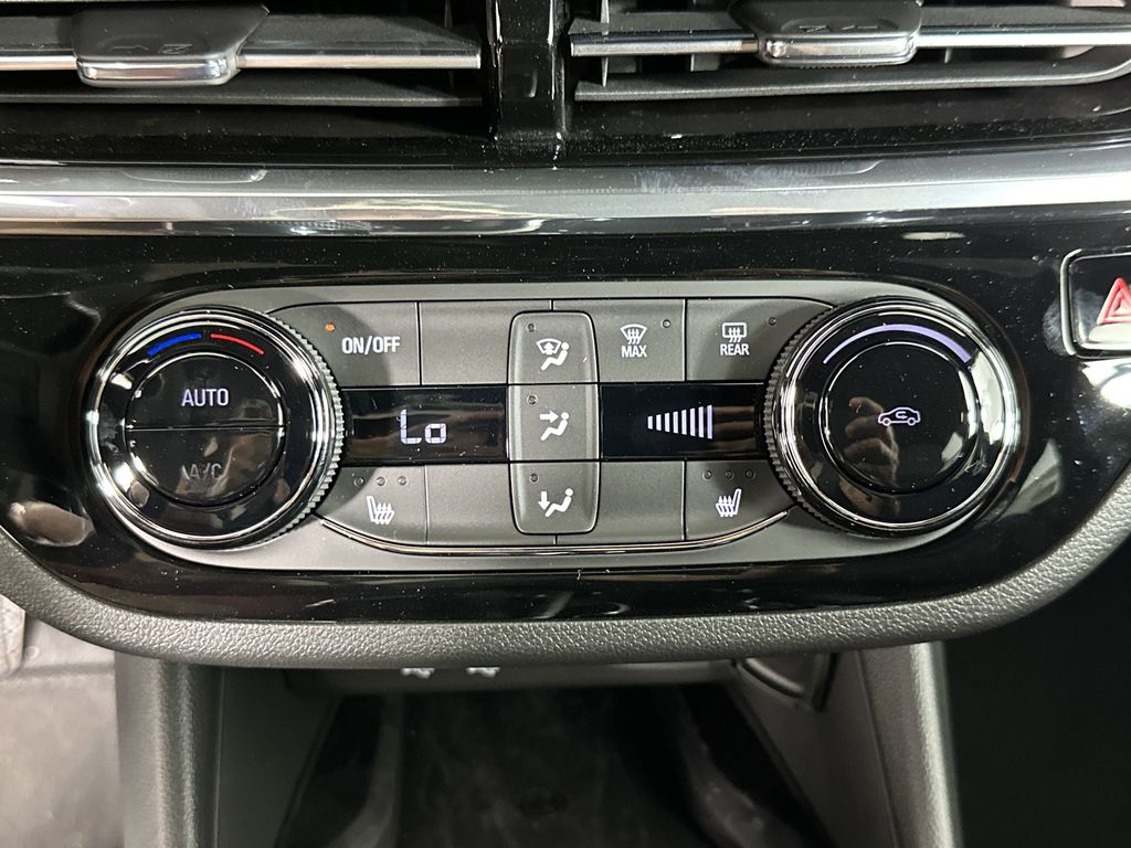new 2025 Buick Envista car, priced at $30,065