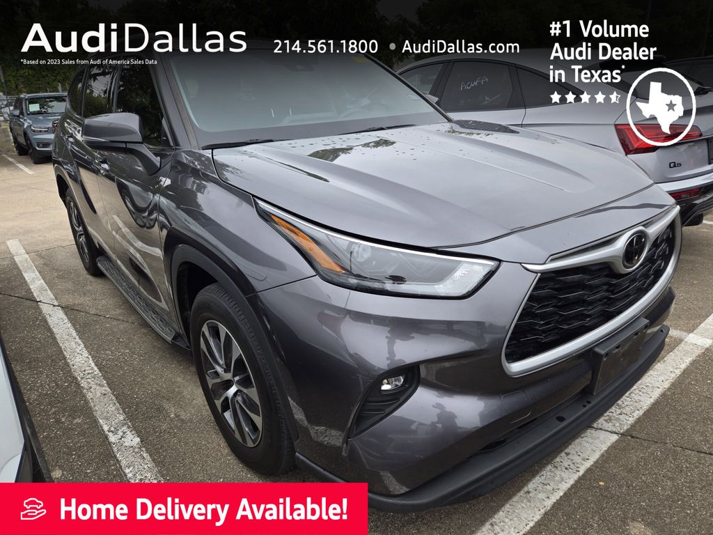 used 2022 Toyota Highlander car, priced at $33,562
