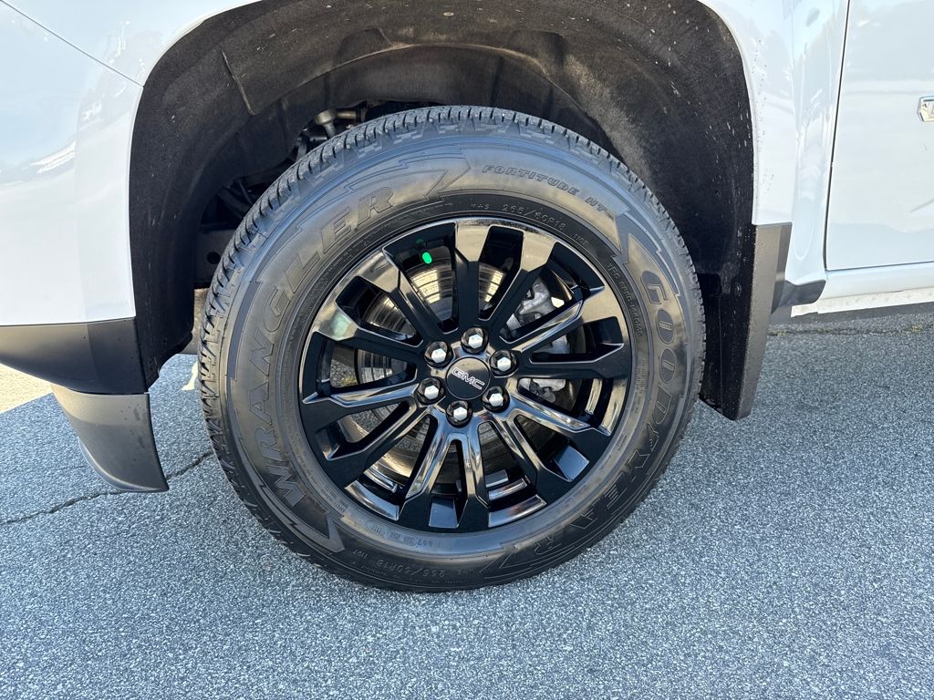 used 2022 GMC Canyon car, priced at $32,900