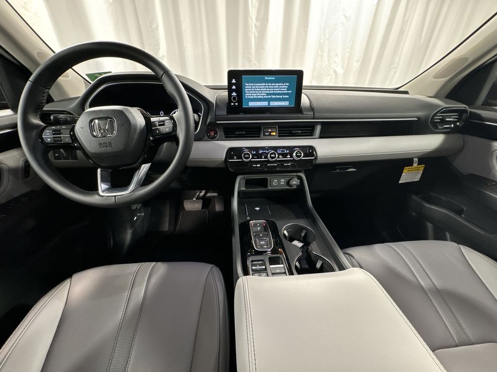 new 2025 Honda Pilot car, priced at $47,050