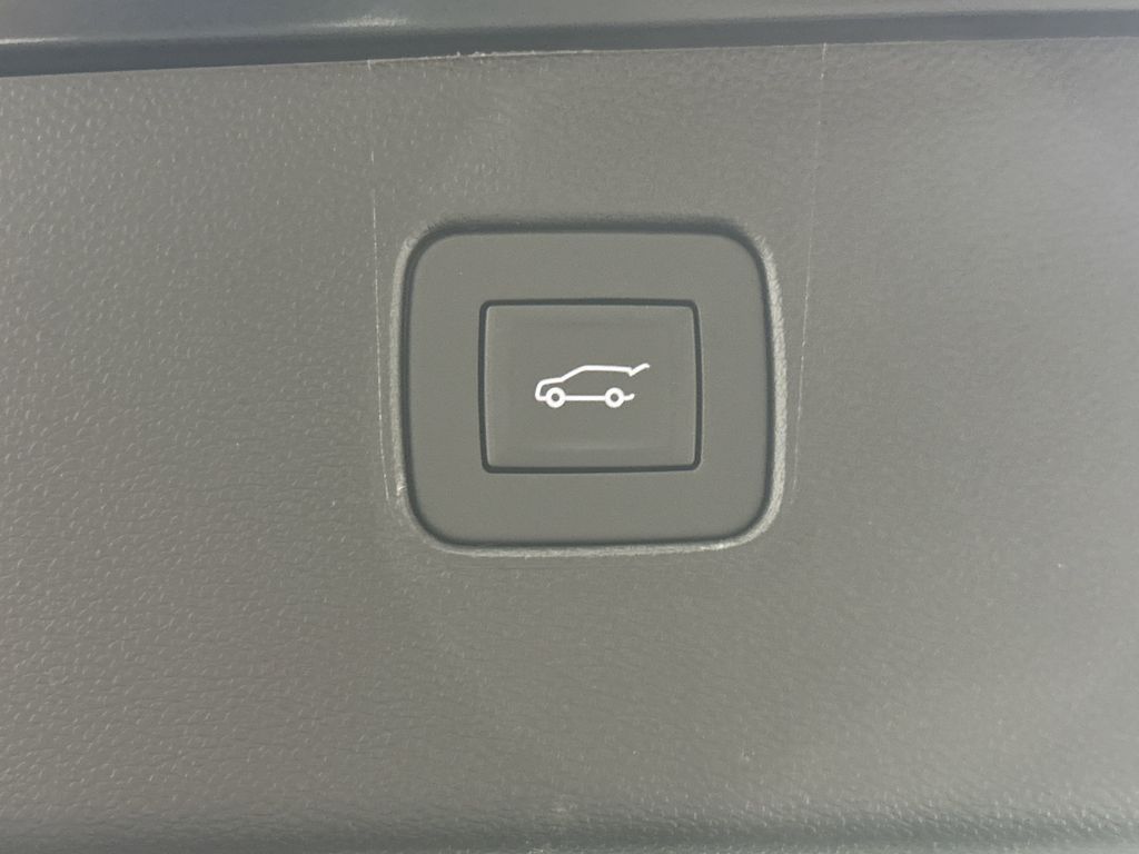 new 2025 Buick Envista car, priced at $31,085
