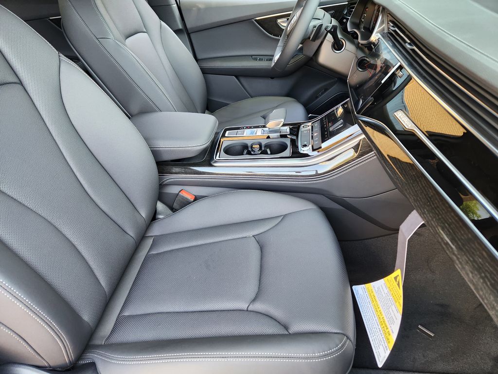 new 2025 Audi Q7 car, priced at $77,840