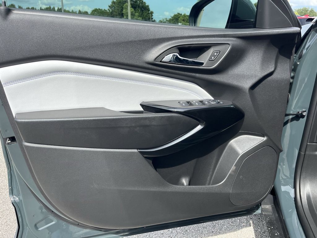 new 2025 Chevrolet Trax car, priced at $24,460