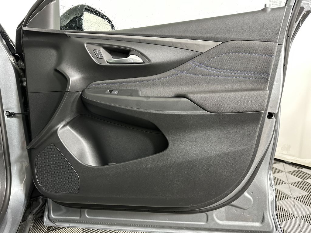 new 2025 Buick Envista car, priced at $27,285