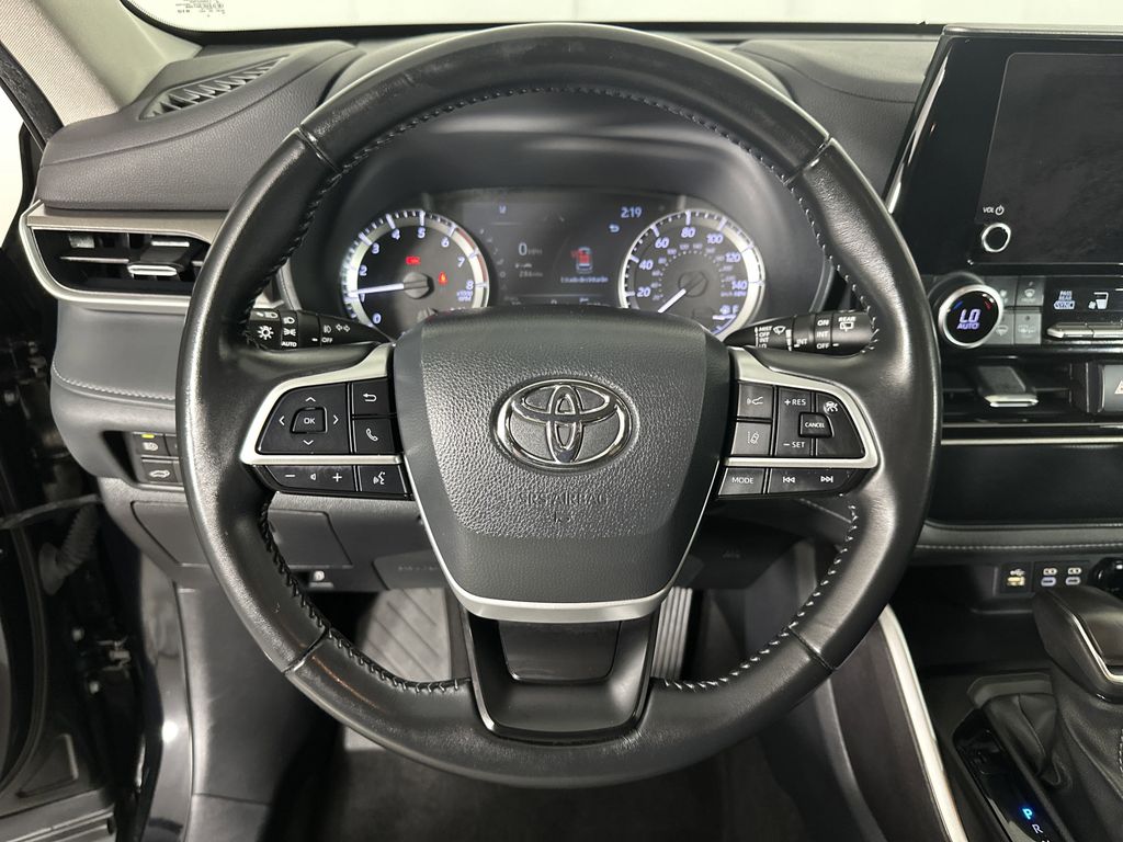 used 2023 Toyota Highlander car, priced at $33,697