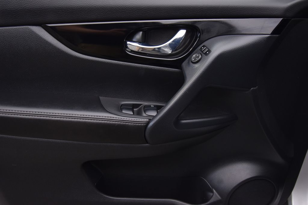 used 2022 Nissan Rogue Sport car, priced at $23,400
