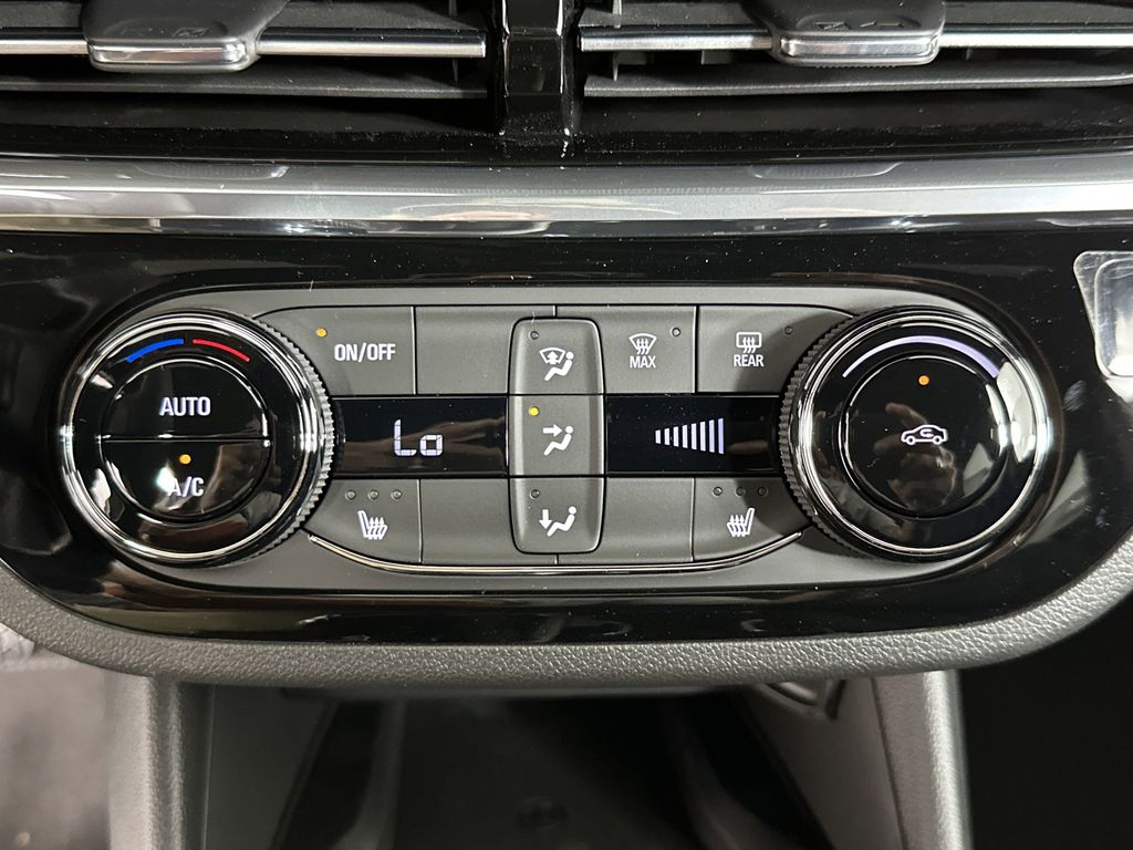 new 2025 Buick Envista car, priced at $29,374