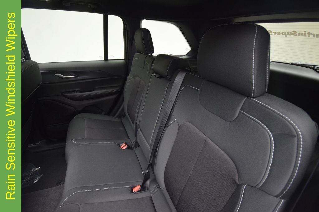 new 2025 Jeep Grand Cherokee car, priced at $37,951