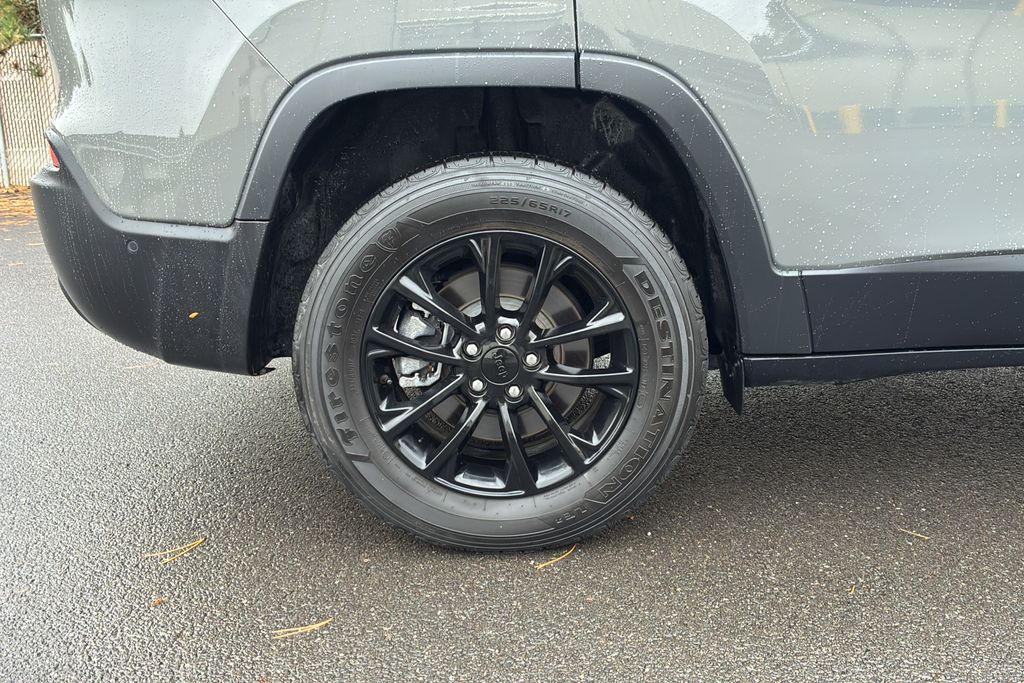 used 2023 Jeep Cherokee car, priced at $26,200