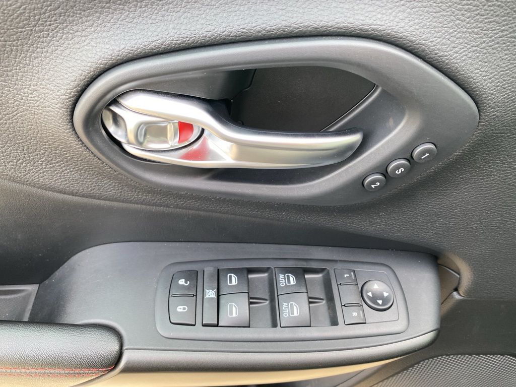 used 2019 Jeep Cherokee car, priced at $18,995