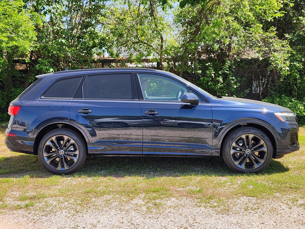 new 2025 Audi Q7 car, priced at $77,840