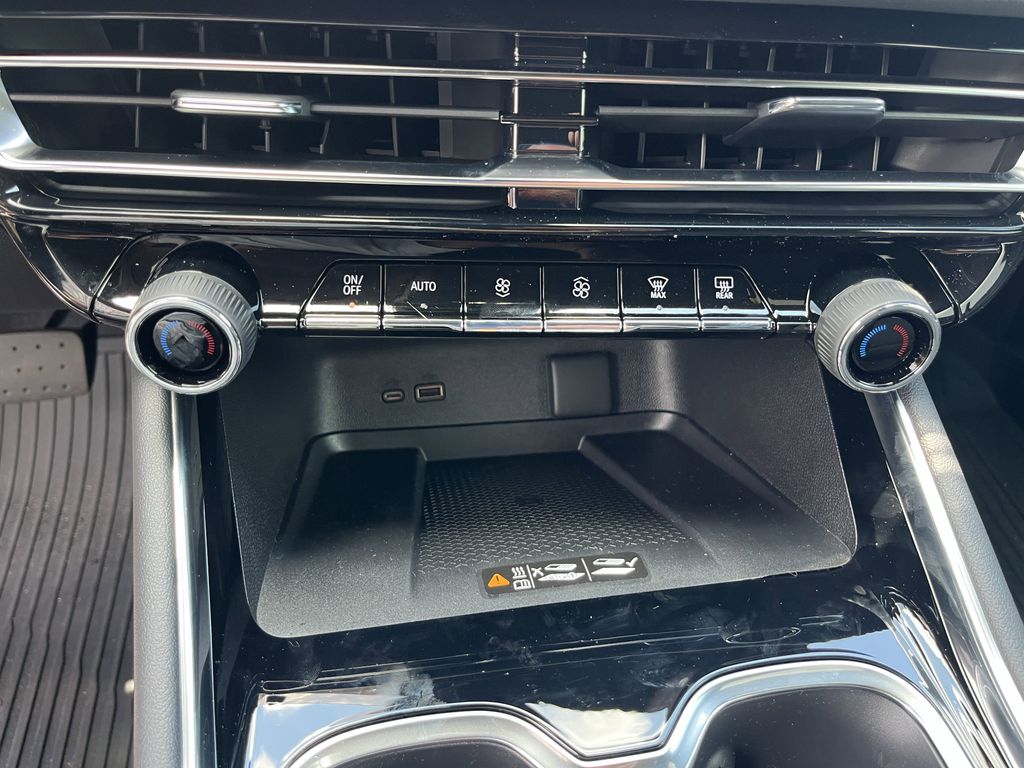 new 2025 Chevrolet Traverse car, priced at $45,859