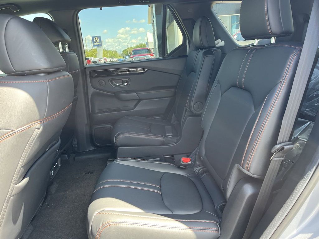 new 2025 Honda Pilot car, priced at $48,859