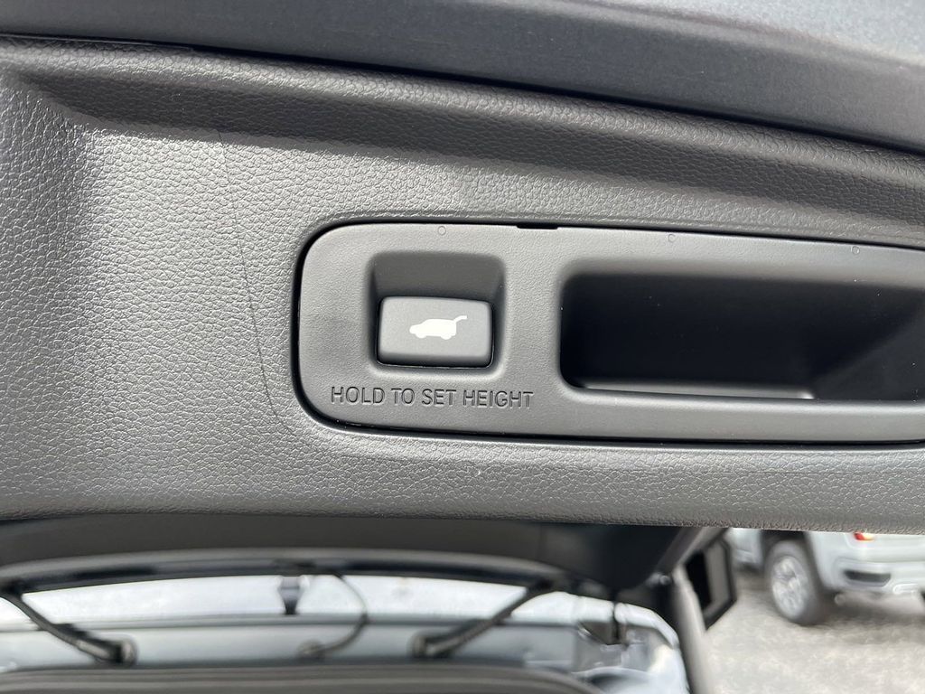 new 2025 Honda CR-V Hybrid car, priced at $38,923