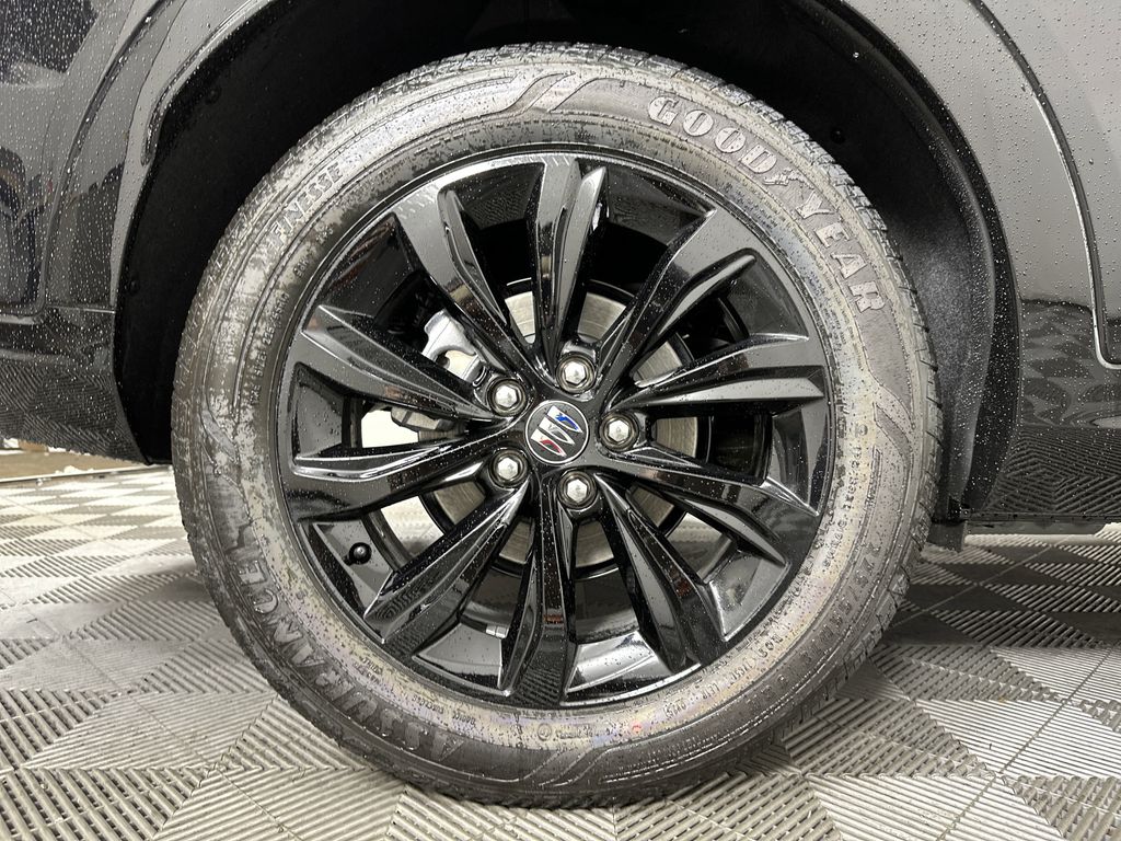 new 2025 Buick Envista car, priced at $29,570