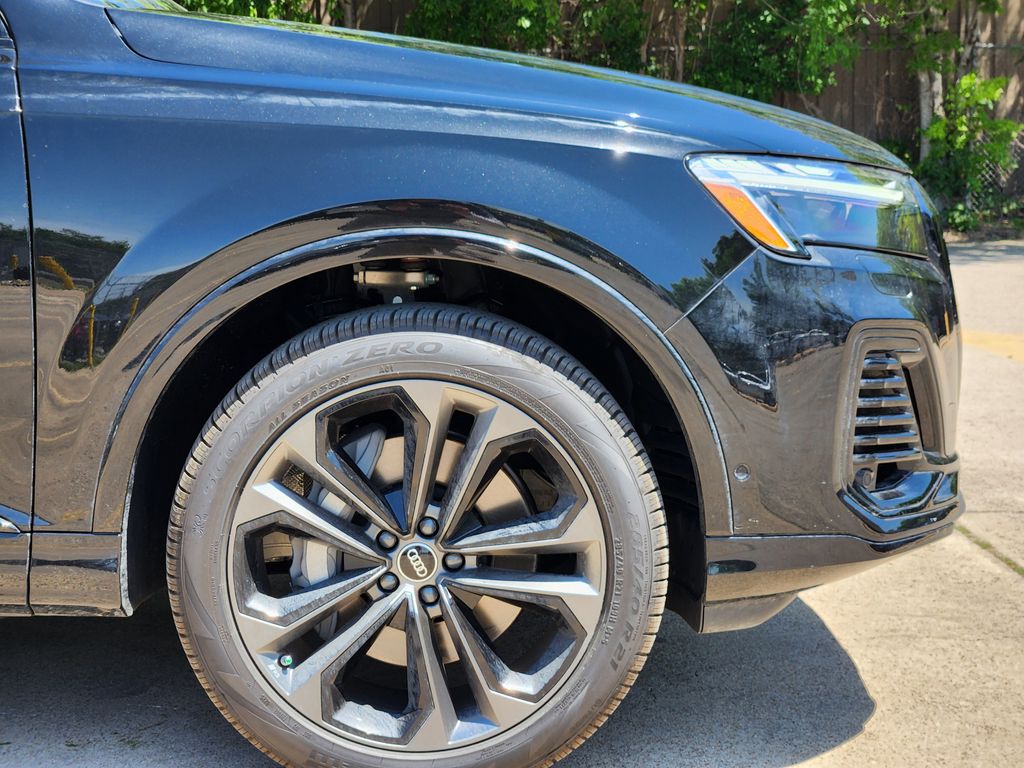 new 2025 Audi Q7 car, priced at $77,750