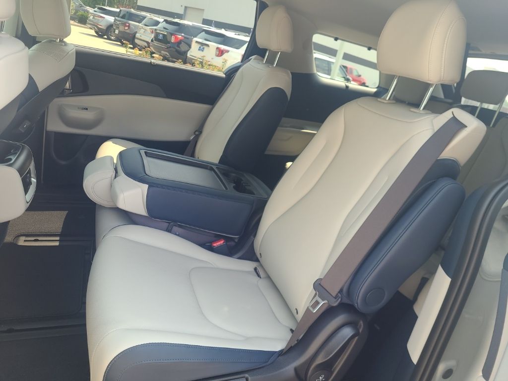 used 2025 Kia Carnival Hybrid car, priced at $42,844