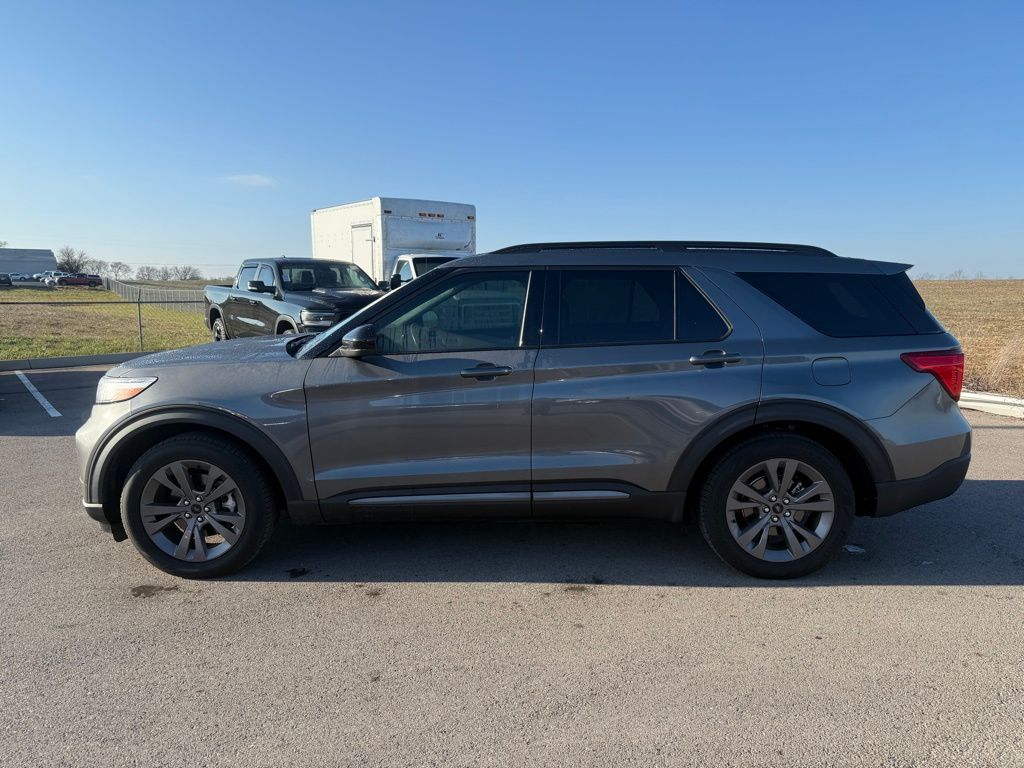 used 2022 Ford Explorer car, priced at $28,000