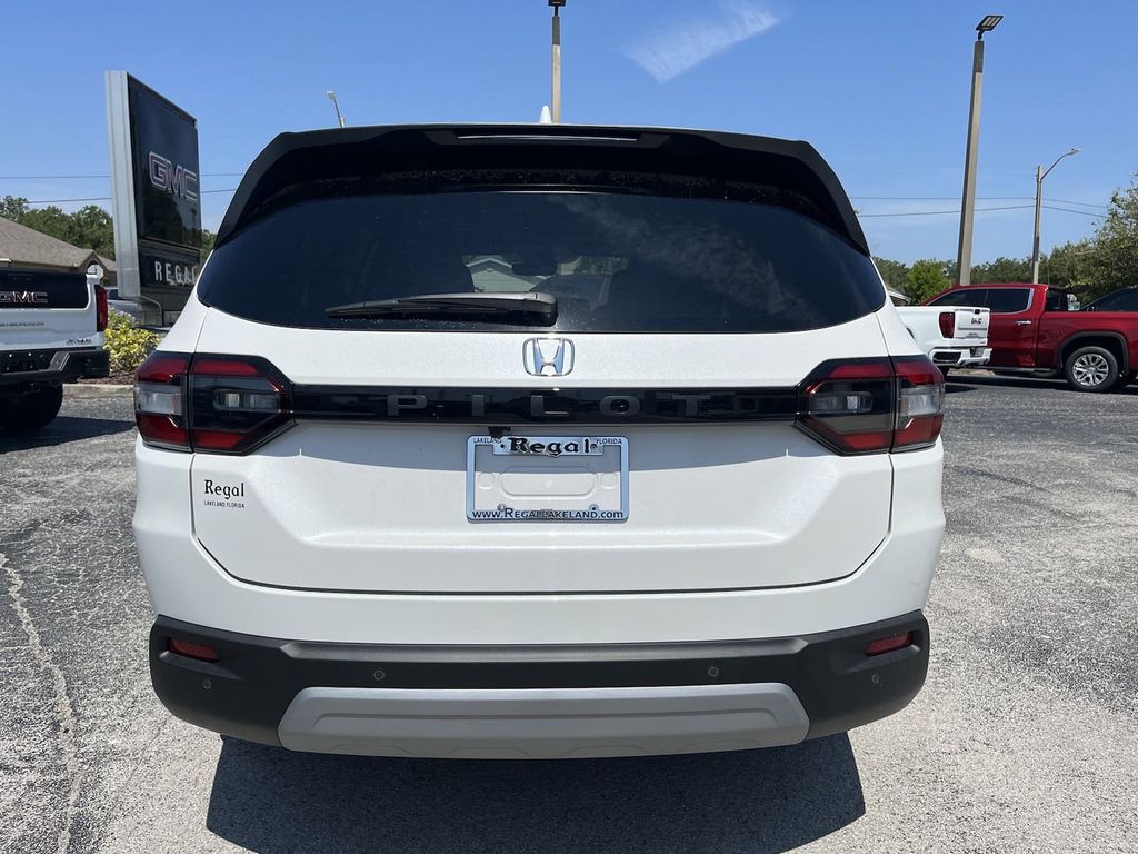 new 2025 Honda Pilot car, priced at $43,589