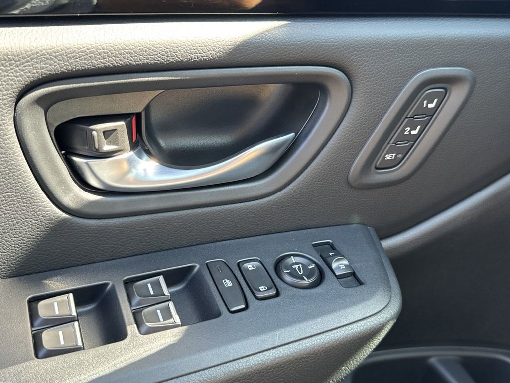 new 2025 Honda Pilot car, priced at $47,736