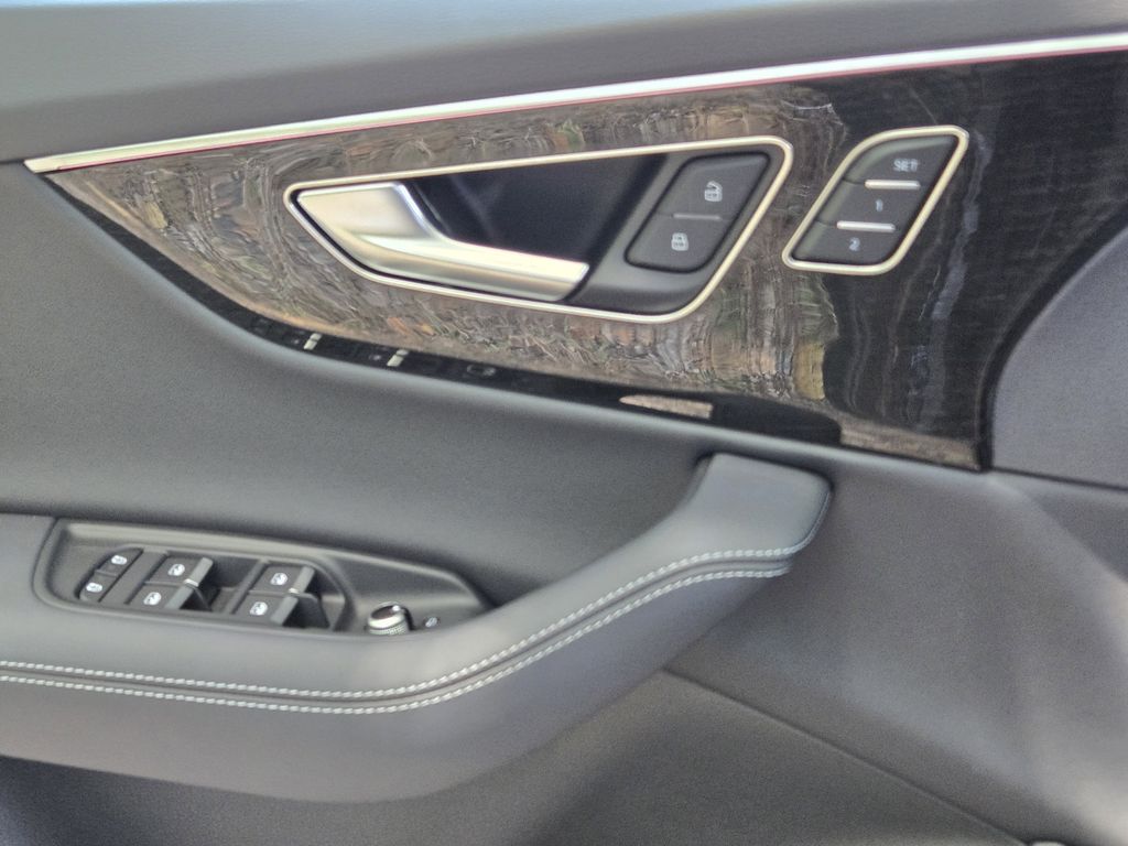 new 2025 Audi Q7 car, priced at $72,850