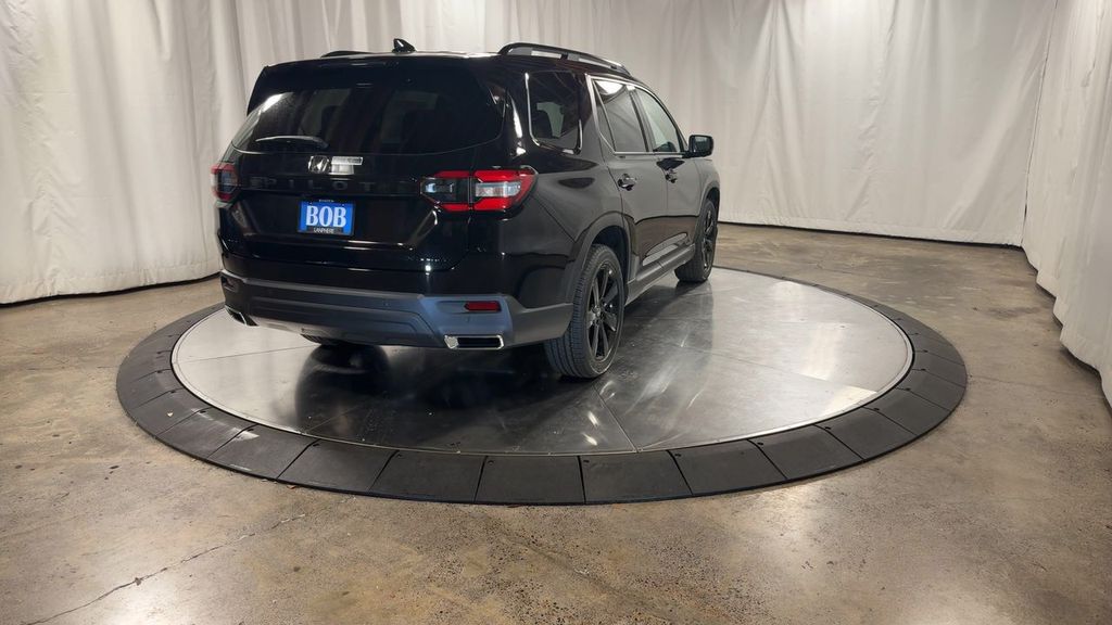 new 2025 Honda Pilot car, priced at $56,075