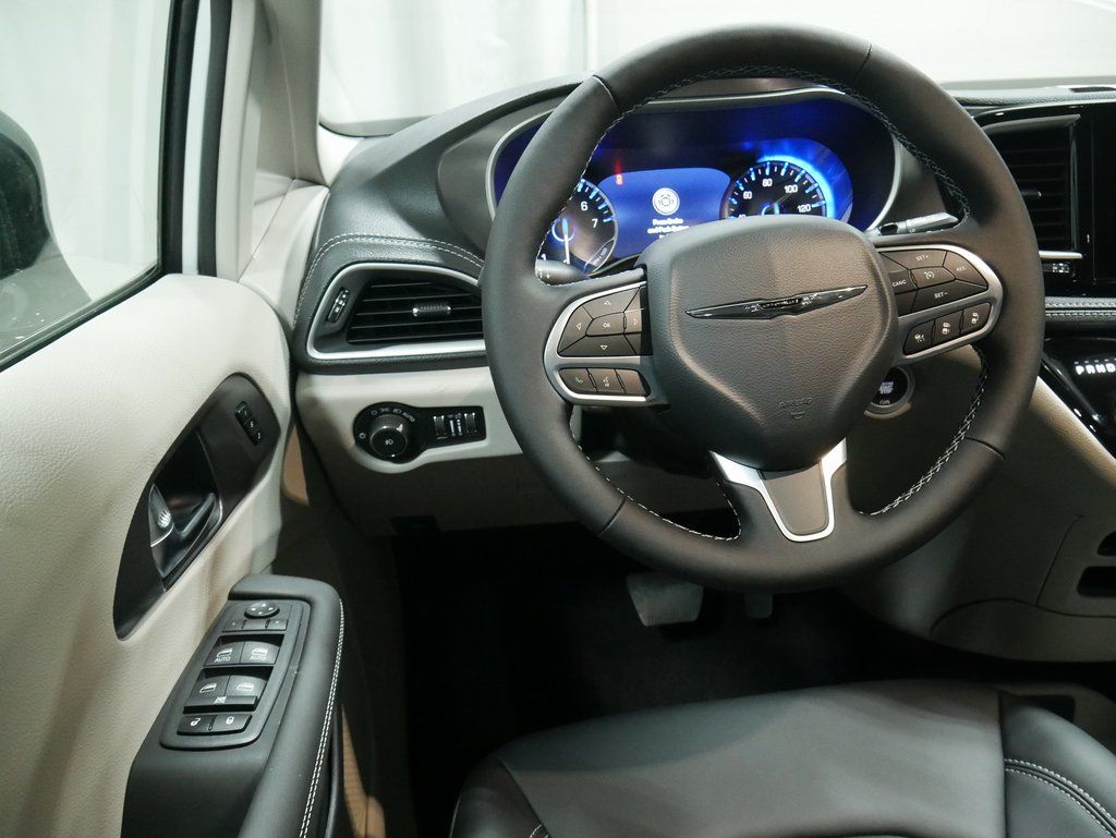 new 2024 Chrysler Pacifica car, priced at $40,845