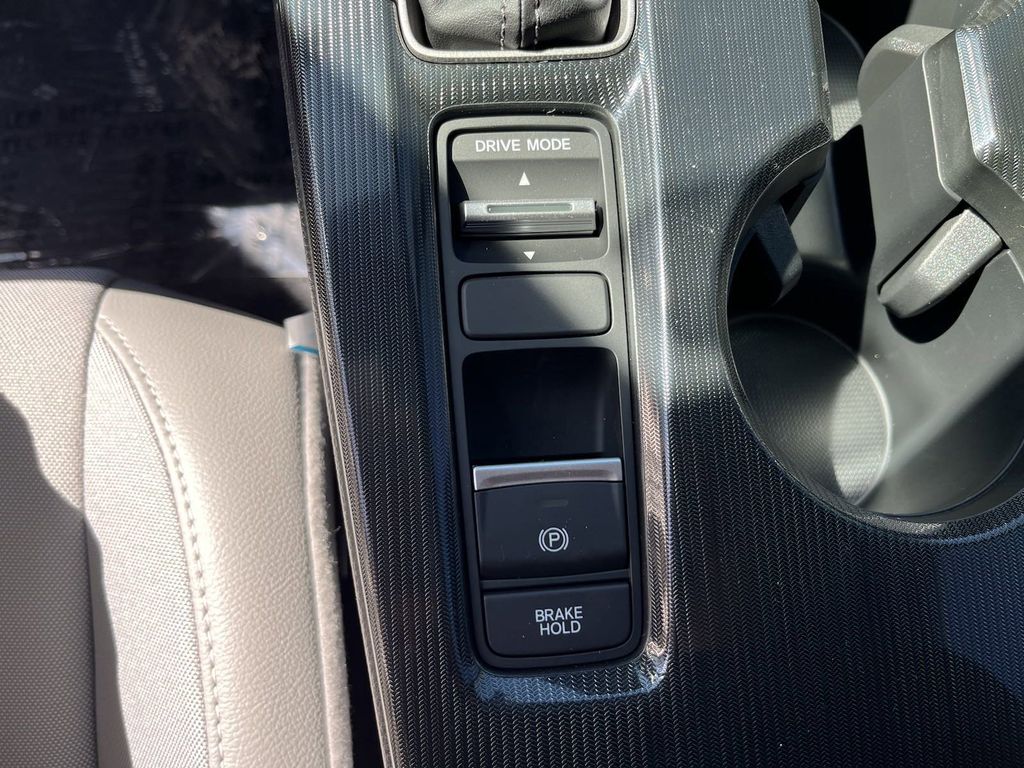 new 2025 Honda Civic Hybrid car, priced at $30,485