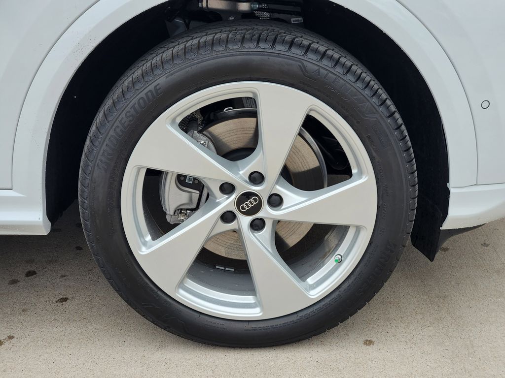 new 2025 Audi Q5 car, priced at $60,975