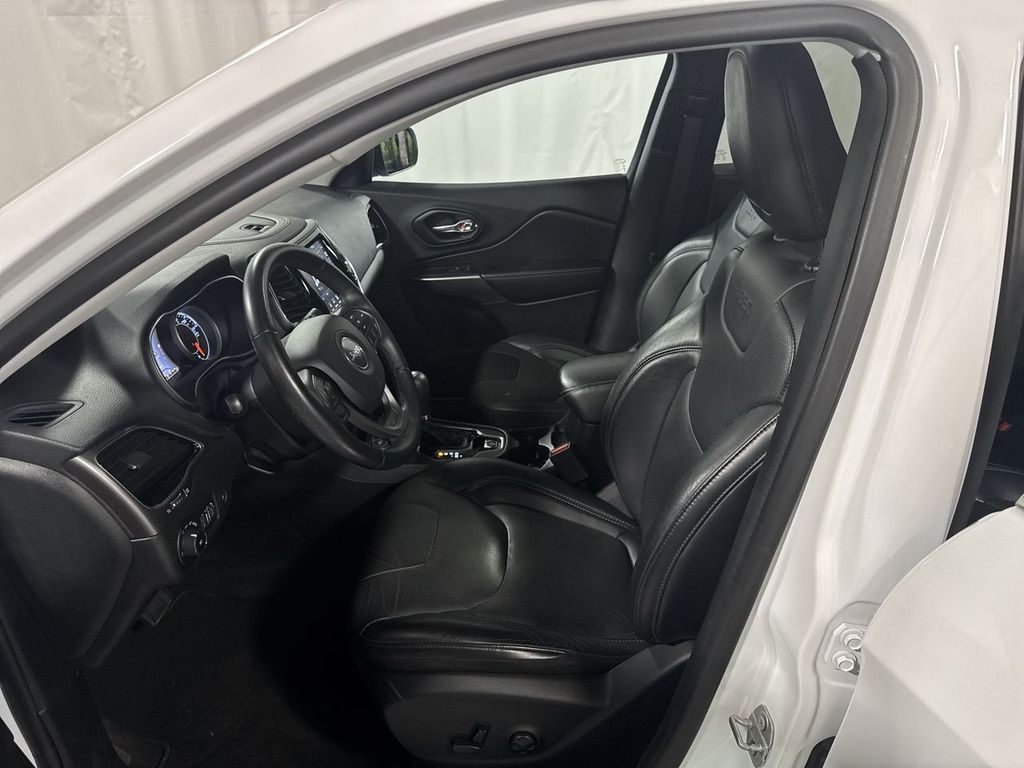used 2019 Jeep Cherokee car, priced at $16,283