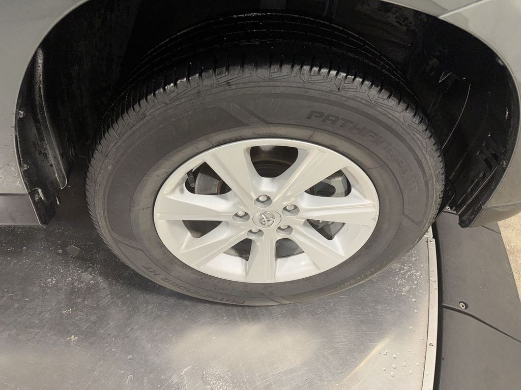 used 2013 Toyota Highlander car, priced at $14,992