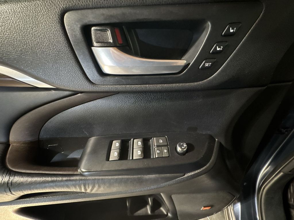 used 2016 Toyota Highlander car, priced at $19,458