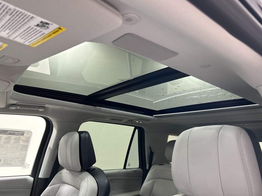 new 2025 Lincoln Navigator L car, priced at $104,685