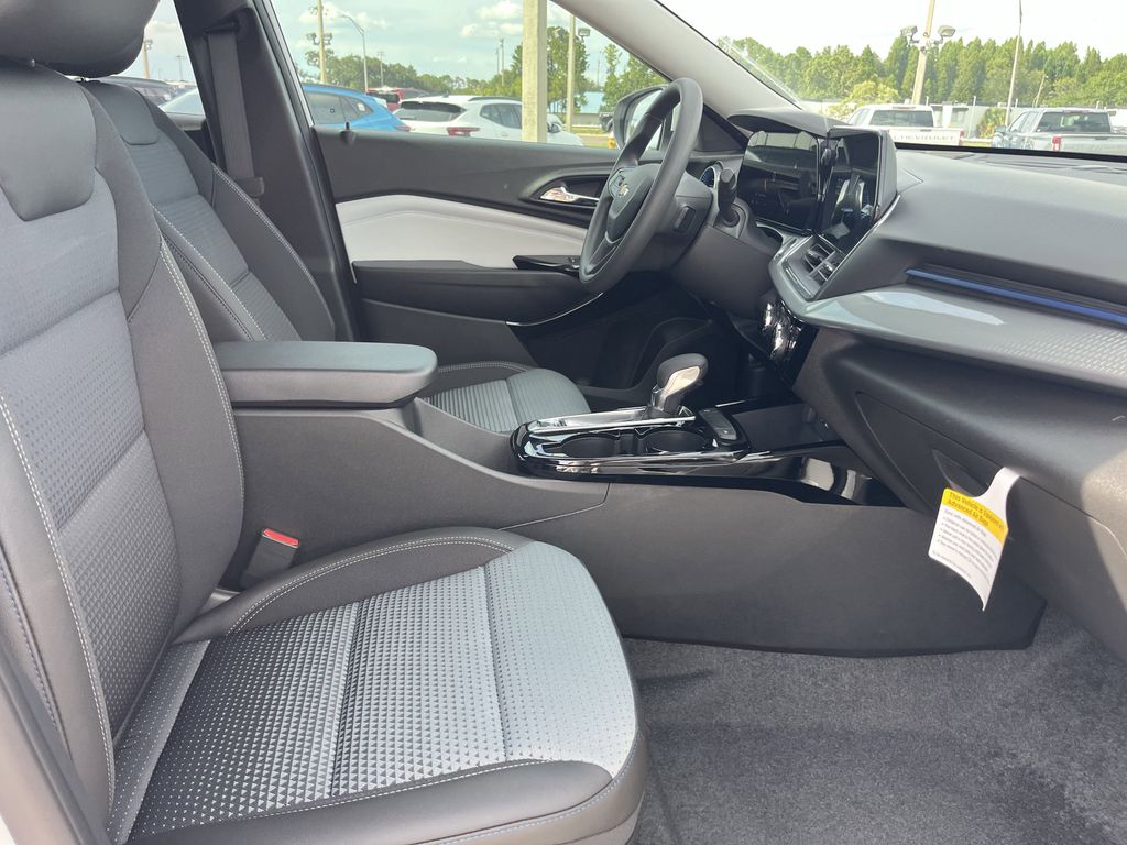 new 2025 Chevrolet Trax car, priced at $23,274