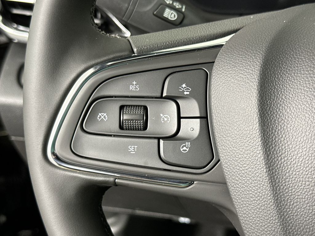 new 2025 Buick Envista car, priced at $29,570