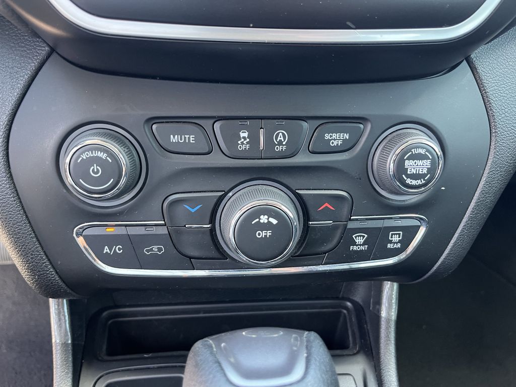 used 2021 Jeep Cherokee car, priced at $14,995
