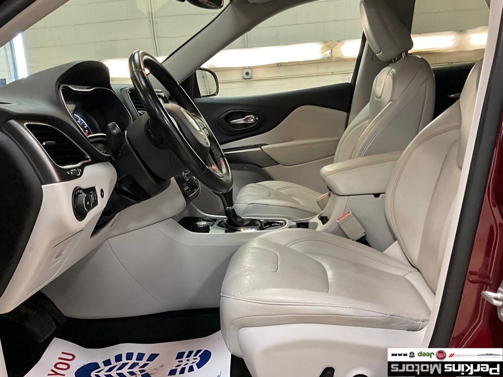 used 2020 Jeep Cherokee car, priced at $17,165